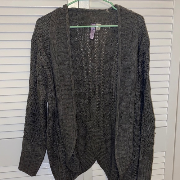 Gray cardigan - Picture 1 of 2